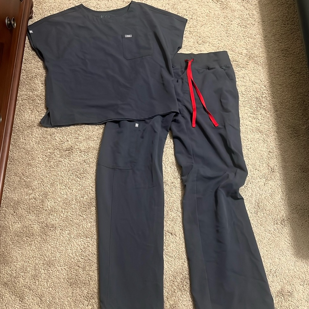 Figs Charcoal scrub set